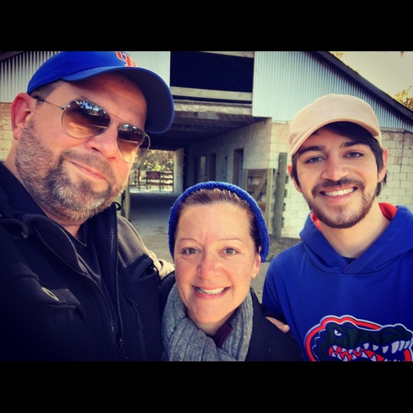 Meet your Posher, Karen ❤️ - Picture 1 of 1